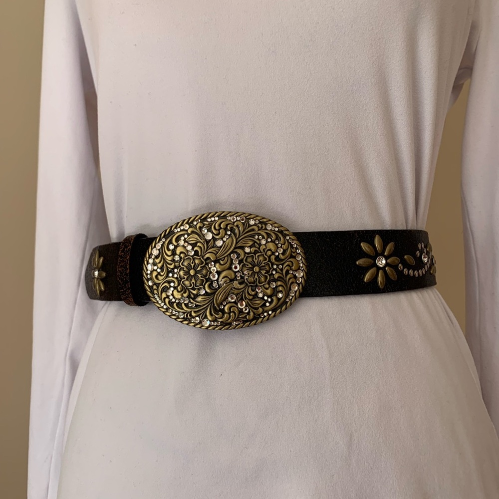 NOCONA ladies, brown leather rhinestone, distressed, western belt, size medium